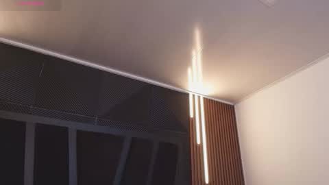 Snapshot of lorenzo_walker_ chatting on 01.15.26 L O R E N Z O Thumbs Up help online show from 01.15.26