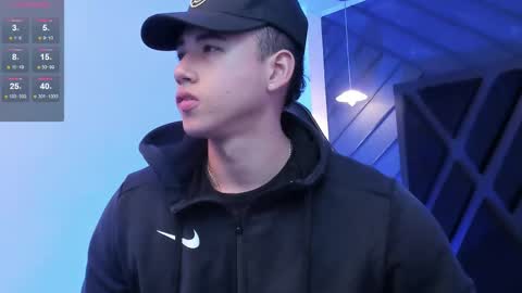 Snapshot of lorenzo_walker_ chatting on 02.05.26 L O R E N Z O Thumbs Up help online show from 02.05.26