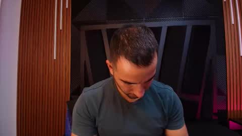 Snapshot of lorenzo_walker_ chatting on 02.16.26 L O R E N Z O Thumbs Up help online show from 02.16.26