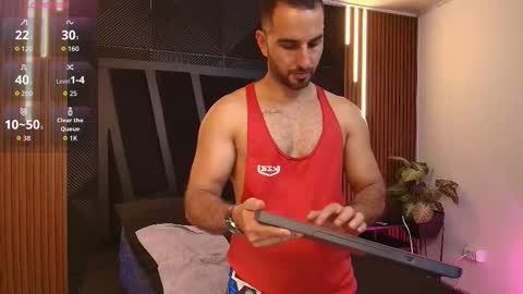 Snapshot of lorenzo_walker_ chatting on 02.20.26 L O R E N Z O Thumbs Up help online show from 02.20.26