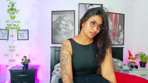 loretahorny online show from 02.27.26