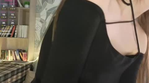 Snapshot of lorettedarsi chatting on 05.19.26 lorettedarsi online show from 05.19.26
