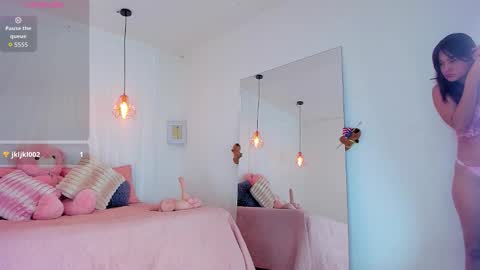 Snapshot of lori_evans1 chatting on 09.23.25 Lori Evans online show from 09.23.25