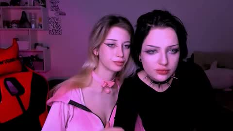 Snapshot of lori_meow chatting on 11.04.25 Lori online show from 11.04.25