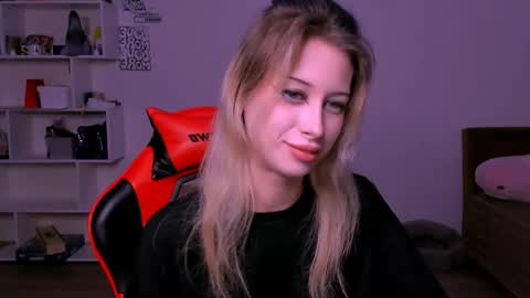 Snapshot of lori_meow chatting on 11.09.25 Lori online show from 11.09.25