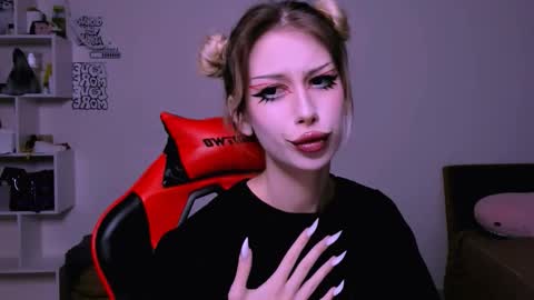 Snapshot of lori_meow chatting on 12.01.25 Lori online show from 12.01.25