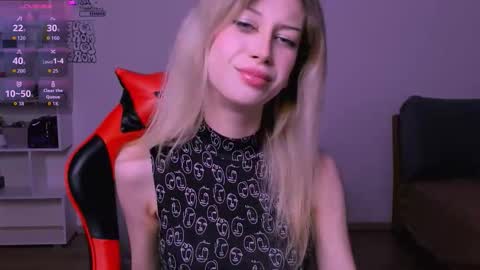 Snapshot of lori_meow chatting on 12.13.25 Lori online show from 12.13.25