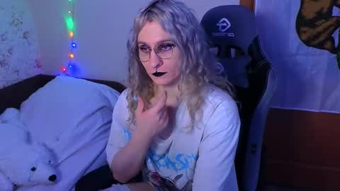 Lori -----------------------------------    online show from 01.15.26