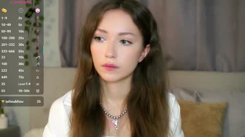 Snapshot of loriamarzinske chatting on 10.11.25 Naomi online show from 10.11.25
