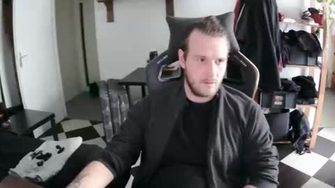 Snapshot of lorigon06 chatting on 11.18.25 Lorigon online show from 11.18.25