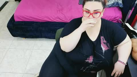 Snapshot of loriscohen chatting on 04.16.26 loriscohen online show from 04.16.26