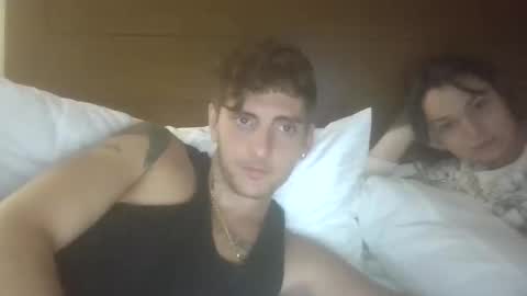 LosRompeCamera online show from 10.31.25