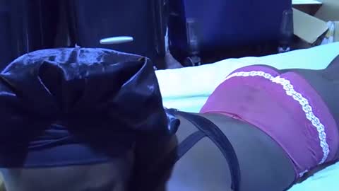 Snapshot of lotty_lavilla chatting on 10.23.25 lotty_lavilla online show from 10.23.25