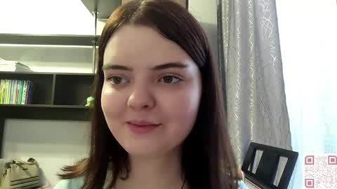 Snapshot of loudeguise chatting on 05.17.26 Esma online show from 05.17.26
