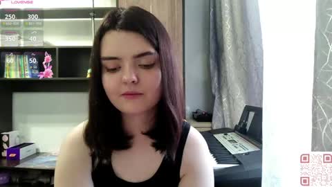 Snapshot of loudeguise chatting on 06.07.26 Esma online show from 06.07.26
