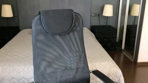 Snapshot of louie_evans chatting on 10.28.25 louie_evans online show from 10.28.25