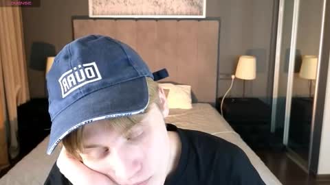 Snapshot of louie_evans chatting on 11.04.25 louie_evans online show from 11.04.25