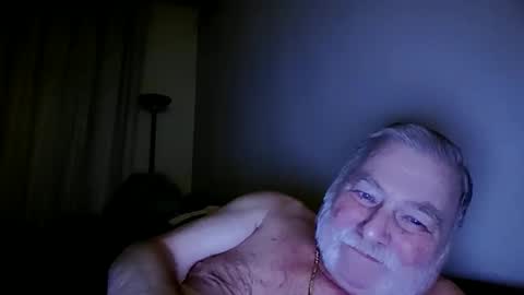 Snapshot of louis_chokdee chatting on 12.19.25 louis_chokdee online show from 12.19.25
