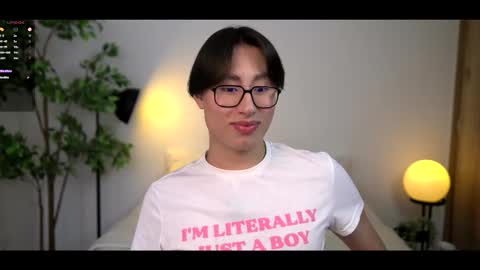 Snapshot of louis_zh chatting on 12.01.25 Louis online show from 12.01.25