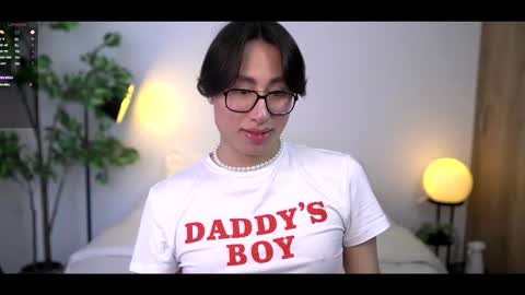 Snapshot of louis_zh chatting on 12.21.25 Louis online show from 12.21.25