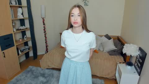 Snapshot of lourabloss chatting on 04.08.26 Aurora online show from 04.08.26