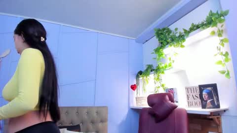 Louren Fox online show from 12.03.25