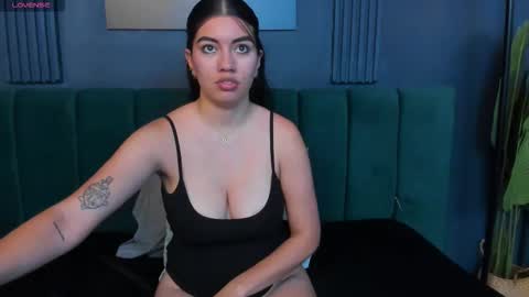 Louren Fox online show from 12.04.25