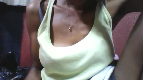 Snapshot of lovaelisa chatting on 10.15.25 lovaelisa online show from 10.15.25