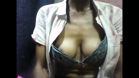 Snapshot of lovaelisa chatting on 11.02.25 lovaelisa online show from 11.02.25