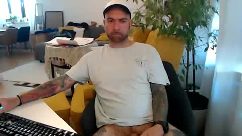 Snapshot of lovalova666 chatting on 06.26.26 Guapito online show from 06.26.26