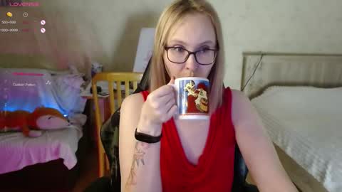 Snapshot of love_agatha chatting on 10.25.25 Agatha online show from 10.25.25