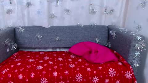 love bella  online show from 12.18.25