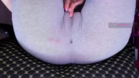 Snapshot of love_hard_kiru chatting on 11.25.25 Kira online show from 11.25.25