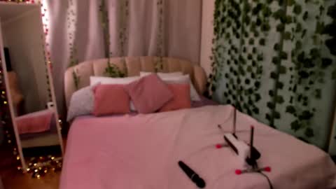 Lola online show from 12.04.25