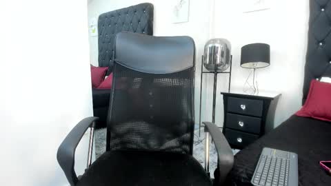 Snapshot of love_melany0 chatting on 12.04.25 Melany online show from 12.04.25