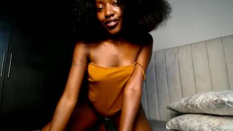 Snapshot of love_miah chatting on 05.15.26 Miah online show from 05.15.26