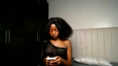 Snapshot of love_miah chatting on 05.16.26 Miah online show from 05.16.26