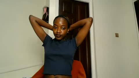 Snapshot of love_miah chatting on 06.30.26 Miah online show from 06.30.26