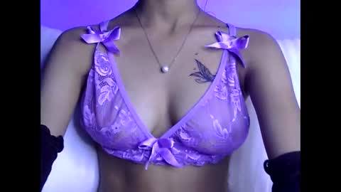 Snapshot of love_riva chatting on 11.24.25 Riva online show from 11.24.25