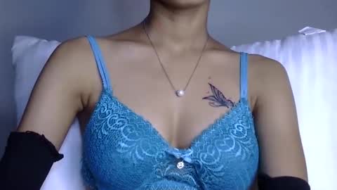 Snapshot of love_riva chatting on 11.27.25 Riva online show from 11.27.25