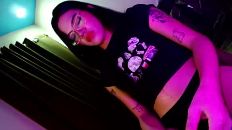 Snapshot of love_seren chatting on 10.31.25 Seren online show from 10.31.25