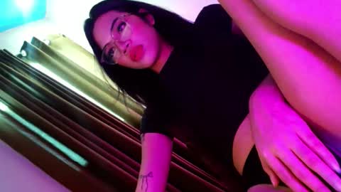 Snapshot of love_seren chatting on 11.04.25 Seren online show from 11.04.25