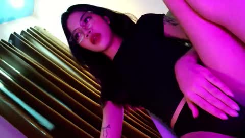 Snapshot of love_seren chatting on 11.18.25 Seren online show from 11.18.25