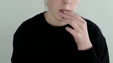 Snapshot of love_vivian chatting on 11.04.25 Vivian online show from 11.04.25