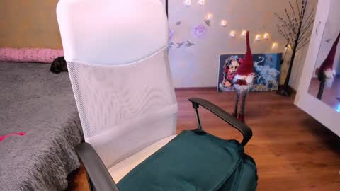 Snapshot of loveboys1993 chatting on 01.03.25 cat-girl online show from 01.03.25