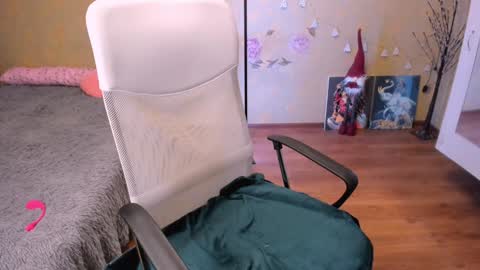 Snapshot of loveboys1993 chatting on 01.15.25 cat-girl online show from 01.15.25