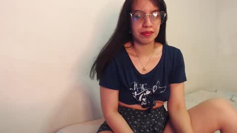 Snapshot of lovebunny_01 chatting on 01.12.25 IAmBunny online show from 01.12.25