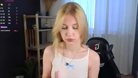 Snapshot of lovedrope chatting on 09.21.25 God like girl Ann online show from 09.21.25