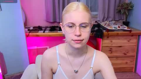 Snapshot of lovedrope chatting on 11.15.25 God like girl Ann online show from 11.15.25