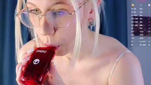 Snapshot of lovedrope chatting on 11.19.25 God like girl Ann online show from 11.19.25